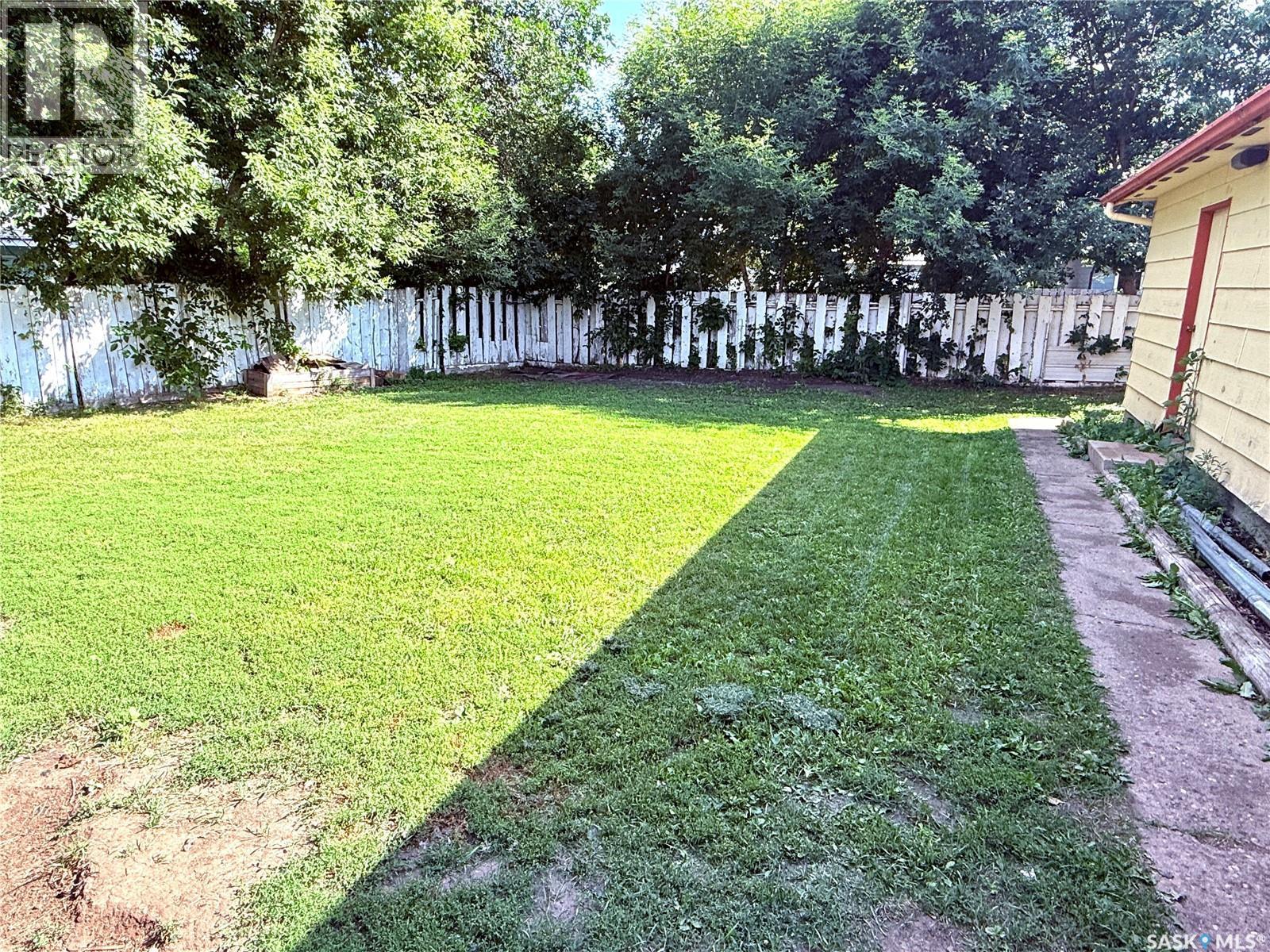 9026 Mitchell Avenue, North Battleford, SK - Outdoor