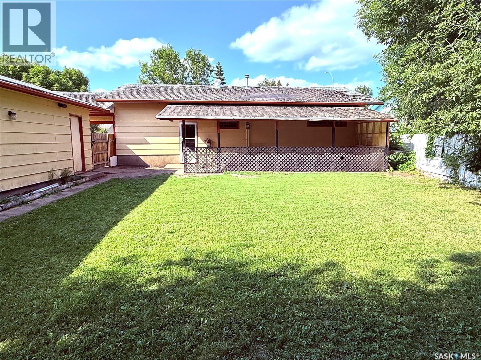 9026 Mitchell Avenue, North Battleford, SK - Outdoor