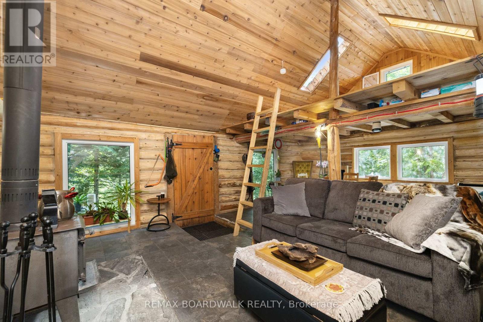 24163 Highway 7 Highway, Frontenac (Frontenac Centre), ON - Indoor Photo Showing Living Room