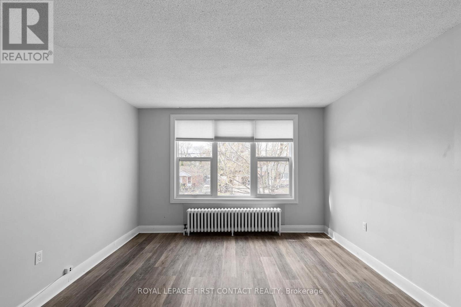 Living Room - View to Front of Building - 134 Napier Street, Barrie, ON - Indoor Photo Showing Other Room