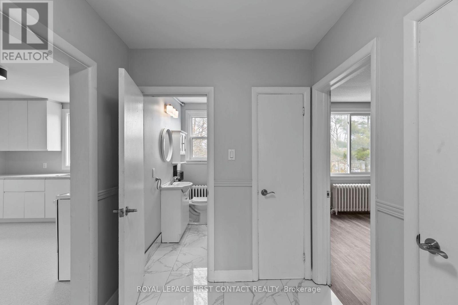 4 piece Bathroom - 134 Napier Street, Barrie, ON - Indoor
