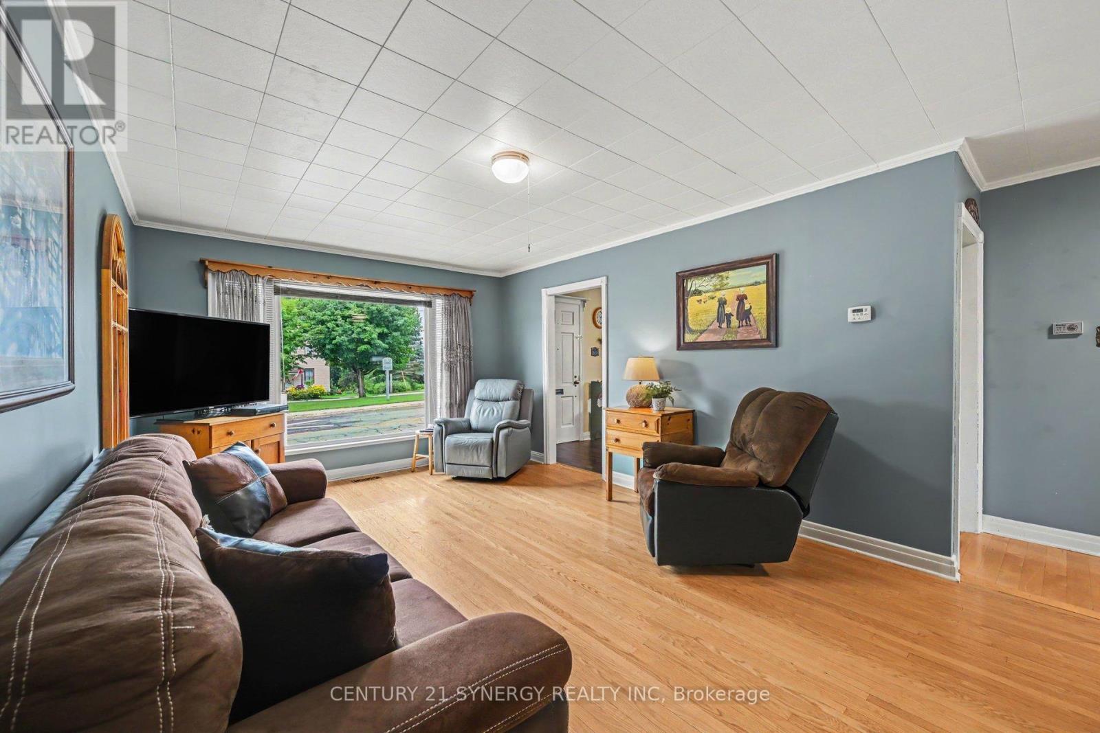 Living Room - 5 Queen Street, Smiths Falls, ON - Indoor Photo Showing Other Room