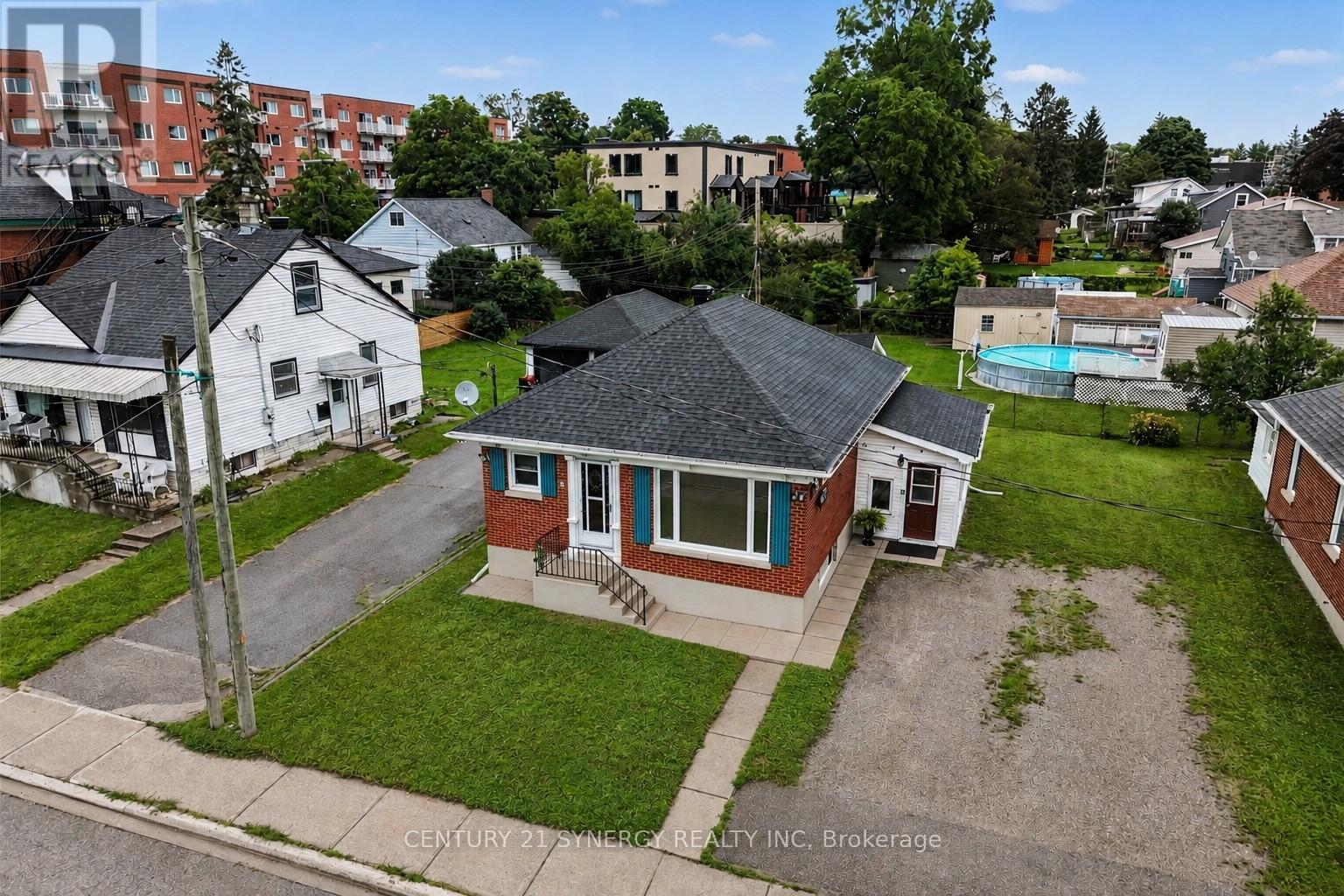 Image has been digitally enhanced. - 5 Queen Street, Smiths Falls, ON - Outdoor