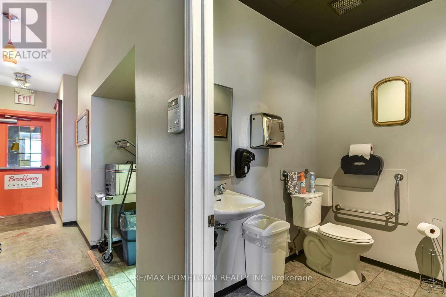 64 King Street E, Brockville, ON - Indoor