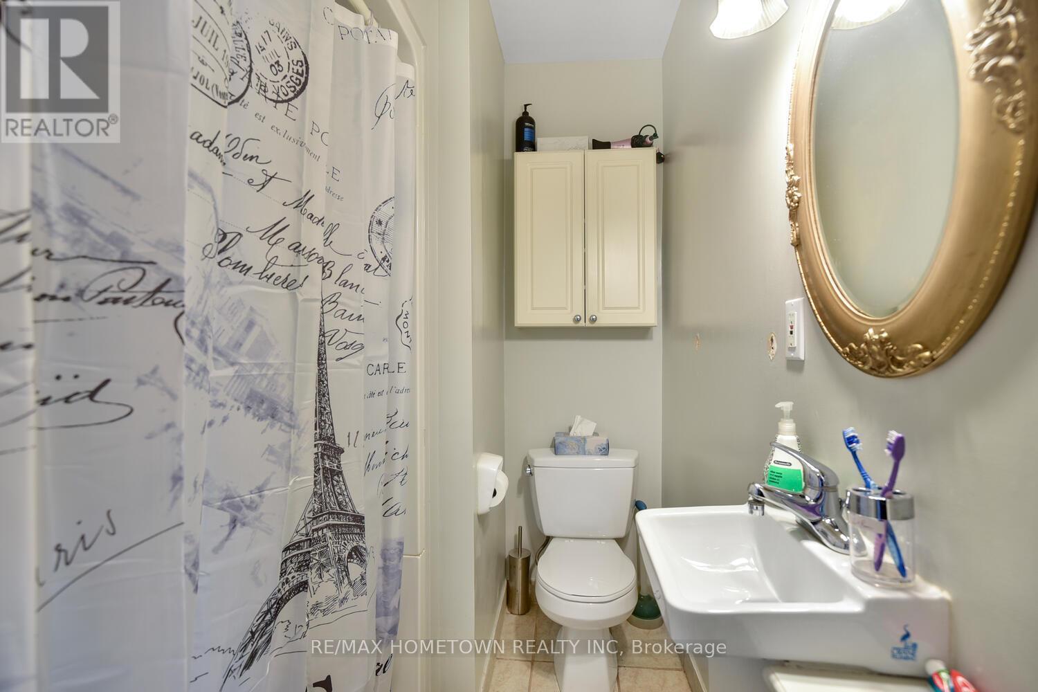 64 King Street E, Brockville, ON - Indoor Photo Showing Bathroom