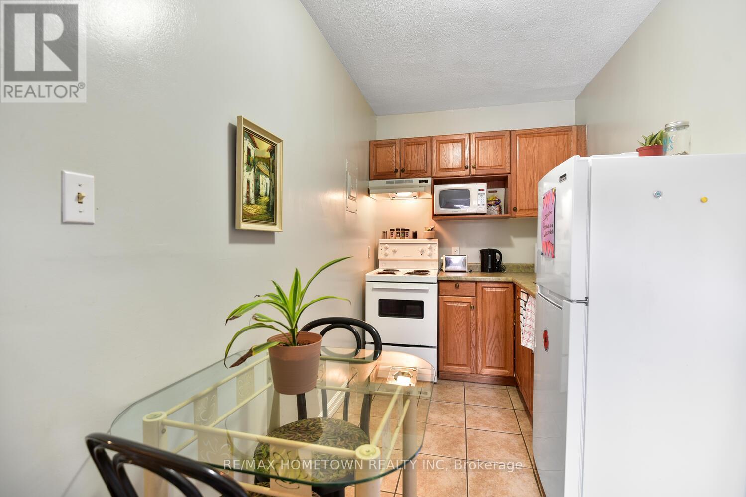 64 King Street E, Brockville, ON - Indoor Photo Showing Kitchen