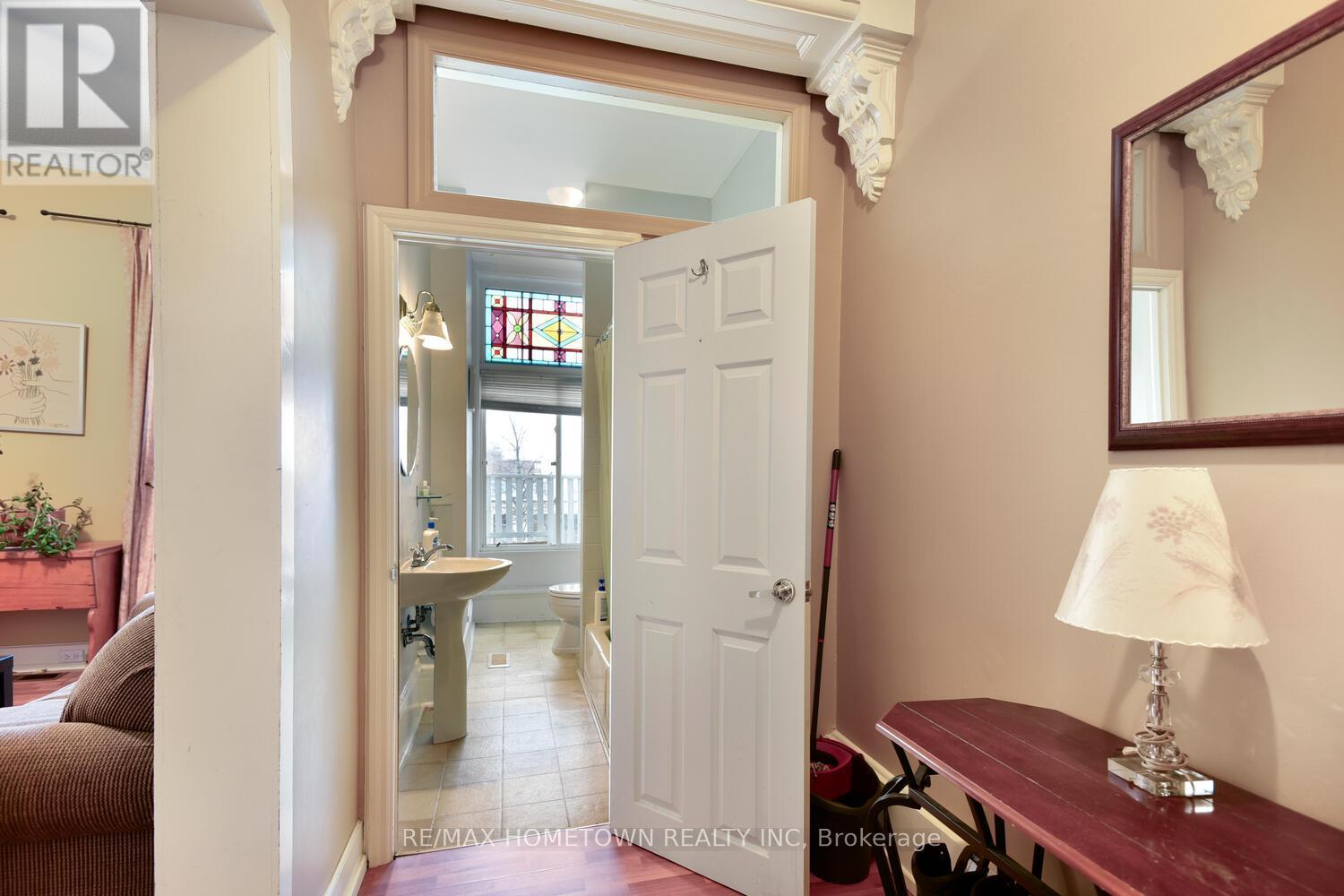 64 King Street E, Brockville, ON - Indoor Photo Showing Other Room