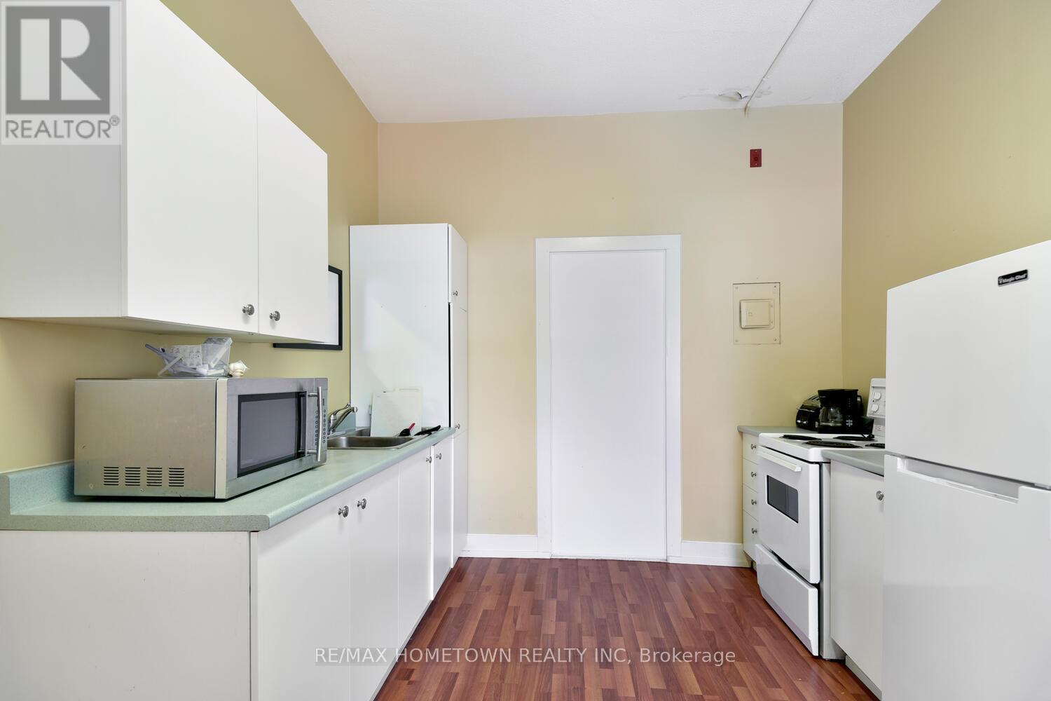 64 King Street E, Brockville, ON - Indoor Photo Showing Kitchen