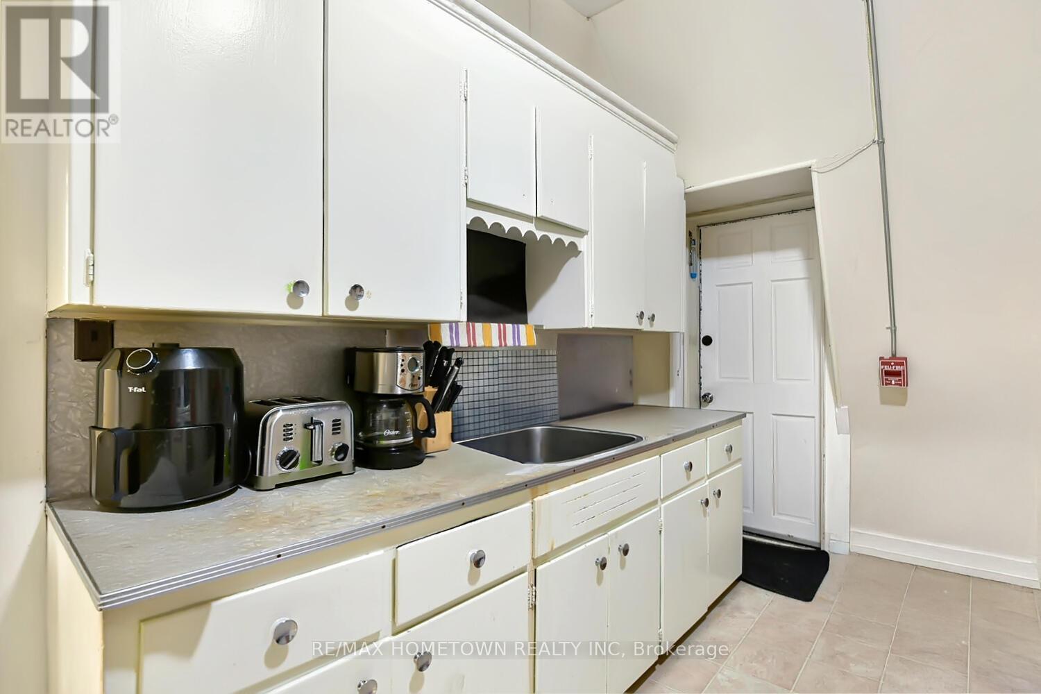 64 King Street E, Brockville, ON - Indoor Photo Showing Kitchen