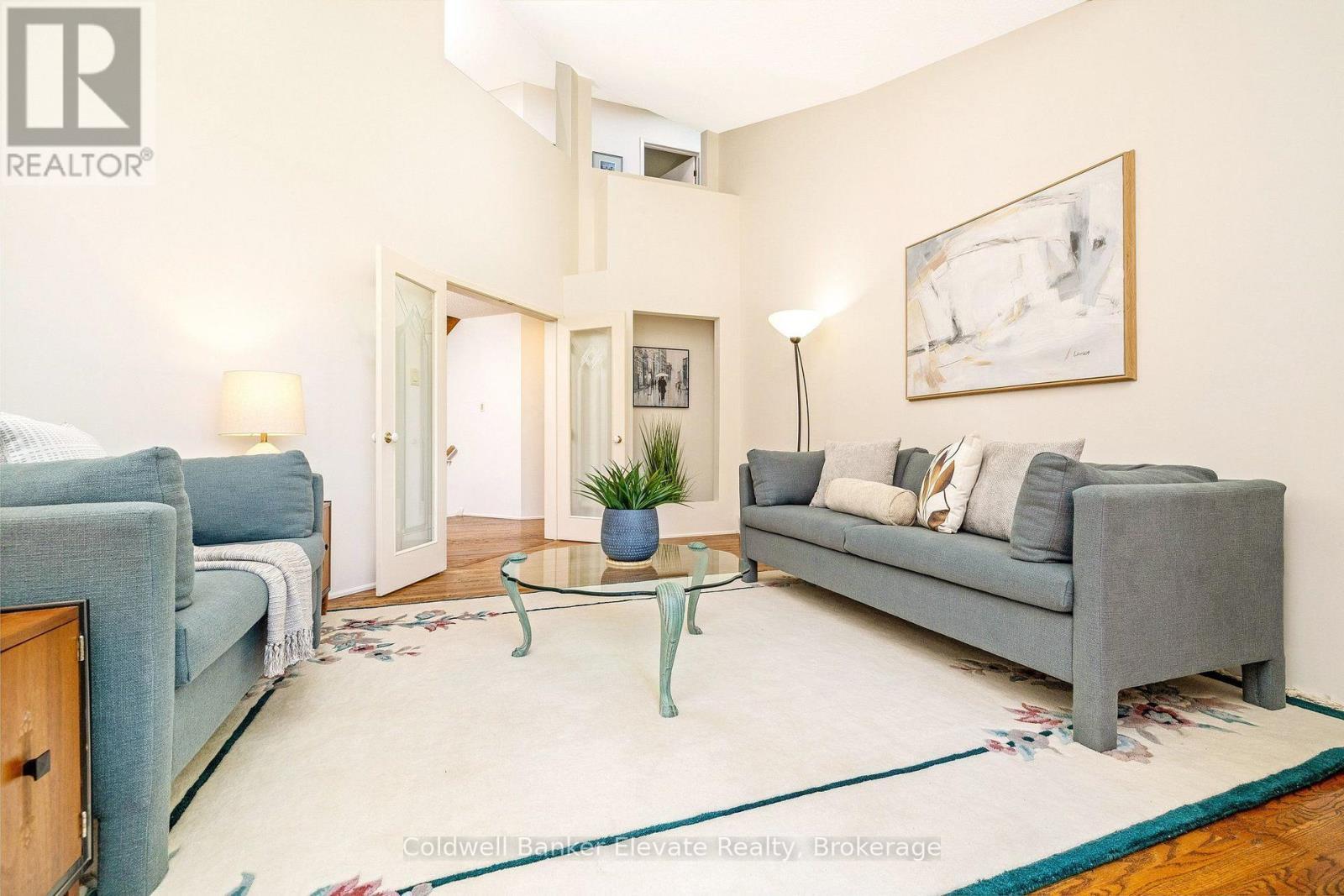 5126 Ninth Line, Erin, ON - Indoor Photo Showing Living Room