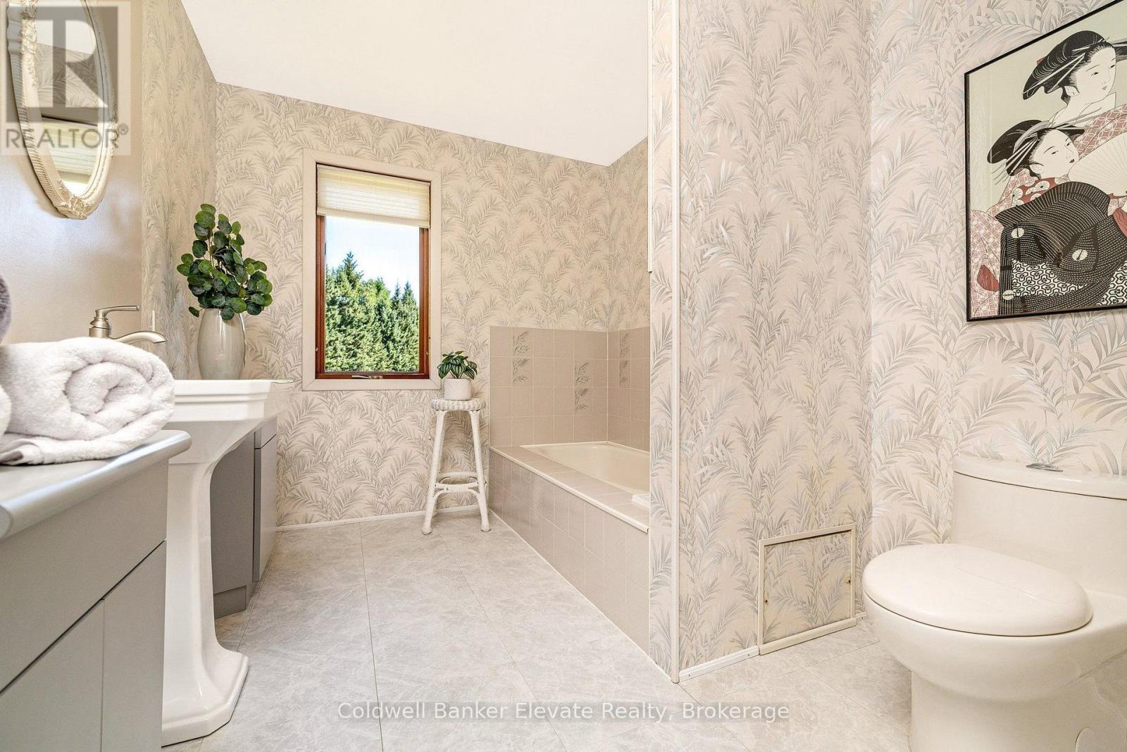 5126 Ninth Line, Erin, ON - Indoor Photo Showing Bathroom