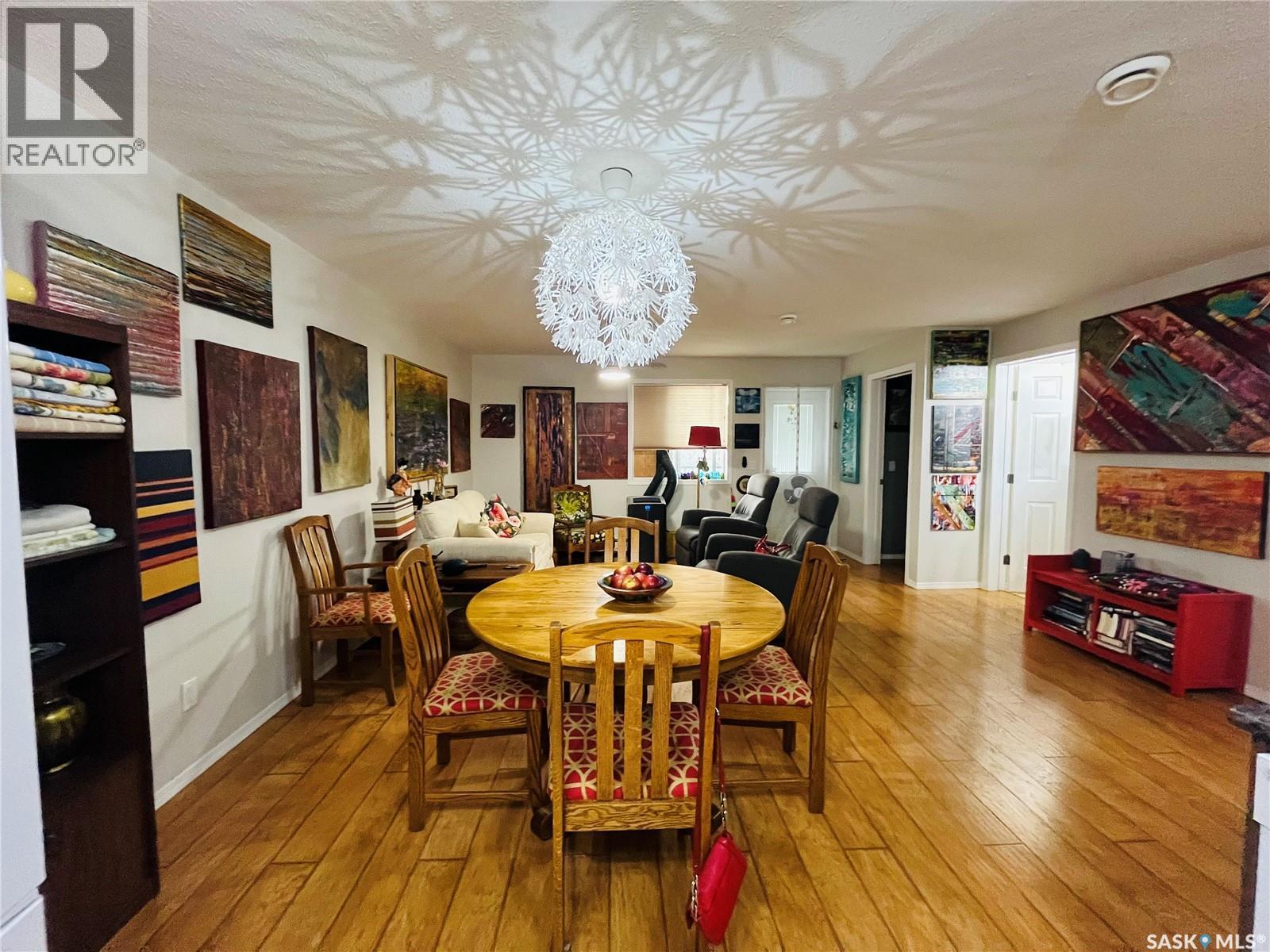 102 825 Gladstone Street E, Swift Current, SK - Indoor Photo Showing Dining Room