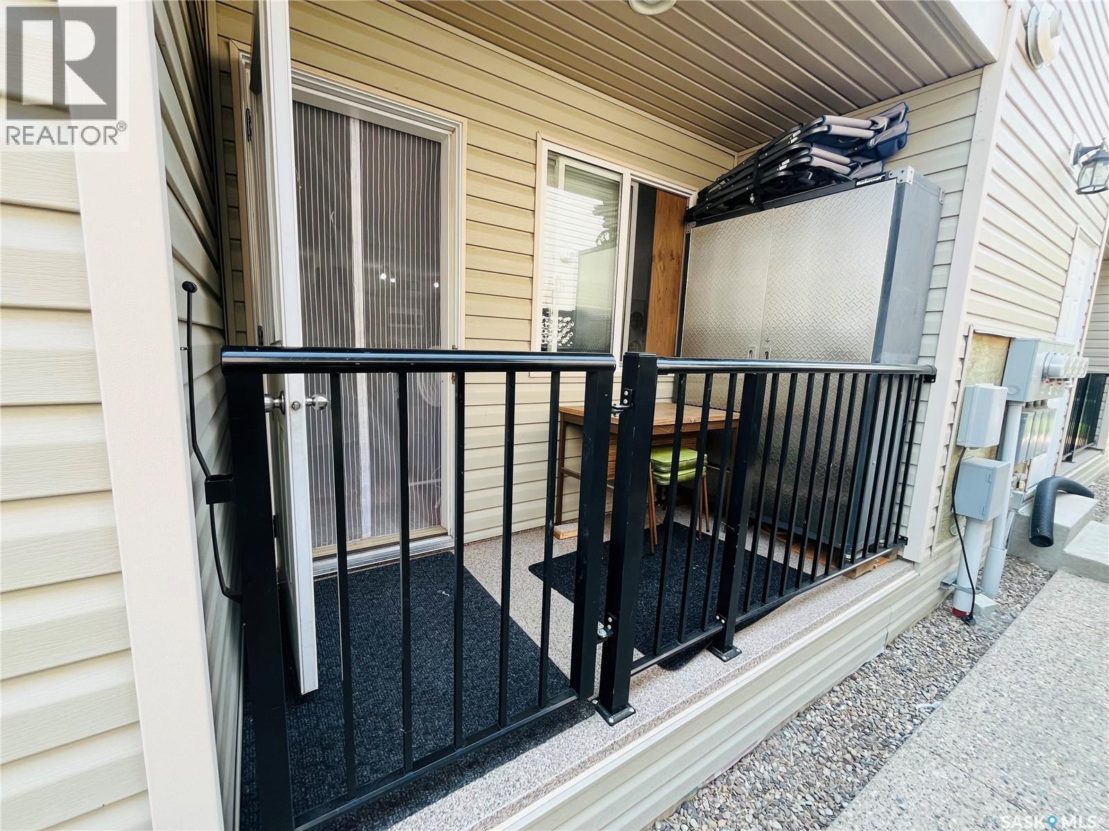 102 825 Gladstone Street E, Swift Current, SK - Outdoor With Exterior