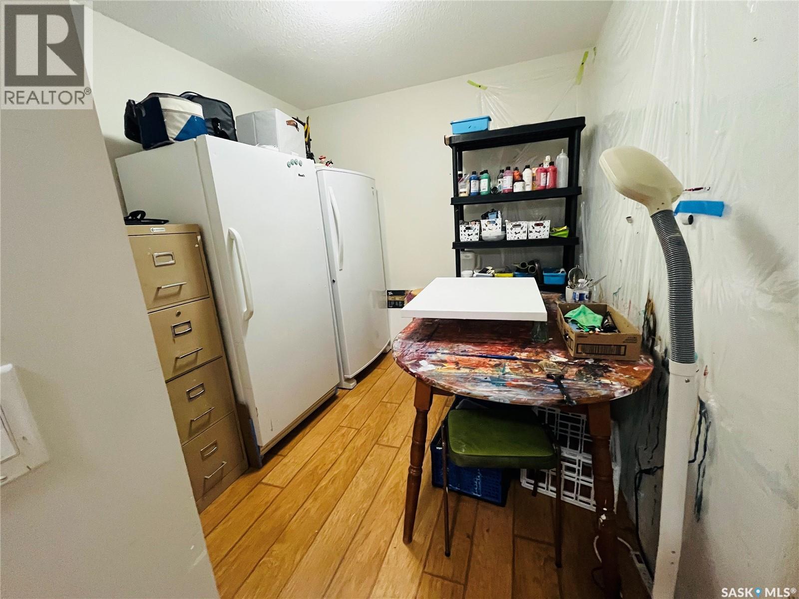 102 825 Gladstone Street E, Swift Current, SK - Indoor