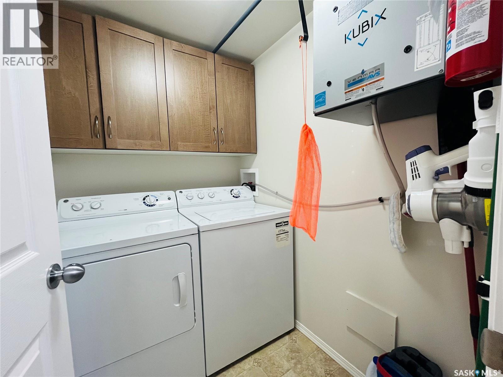 102 825 Gladstone Street E, Swift Current, SK - Indoor Photo Showing Laundry Room
