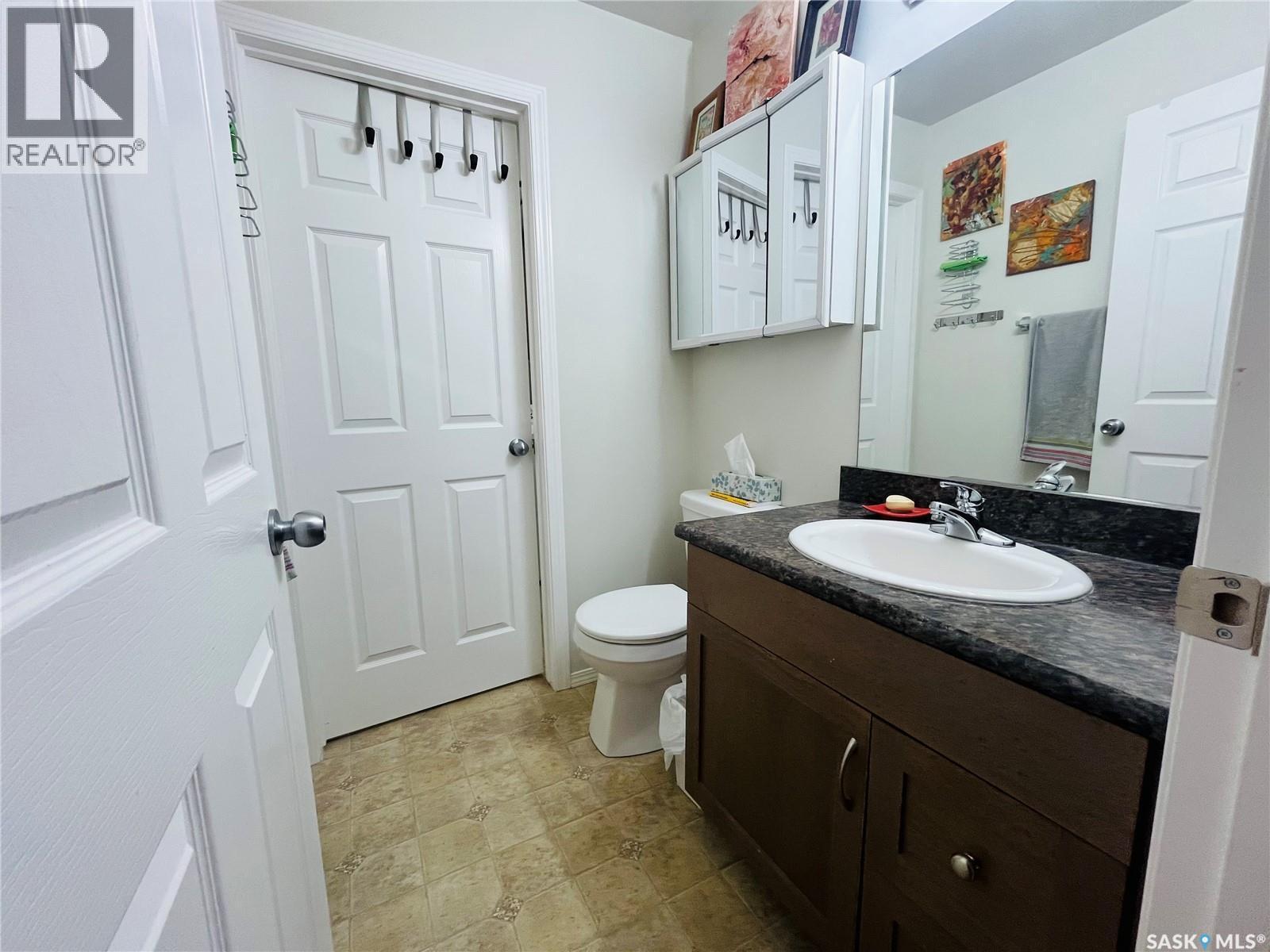 102 825 Gladstone Street E, Swift Current, SK - Indoor Photo Showing Bathroom