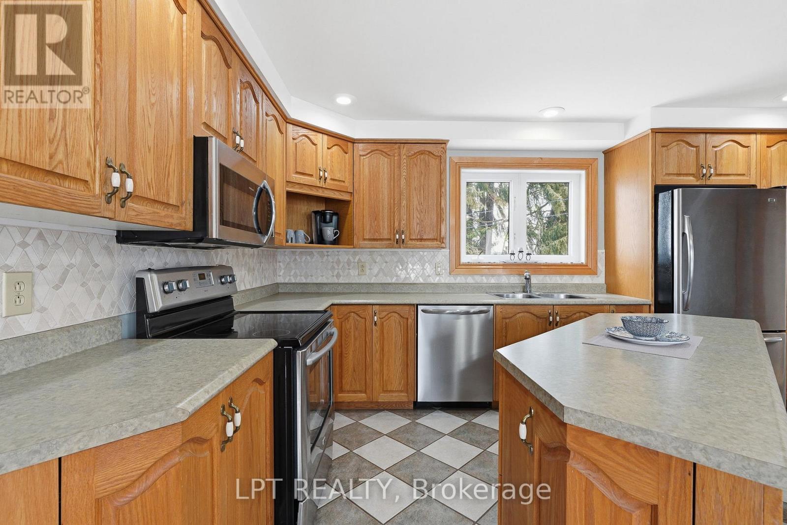 6671 County Road 10 Road, The Nation, ON - Indoor Photo Showing Kitchen With Double Sink