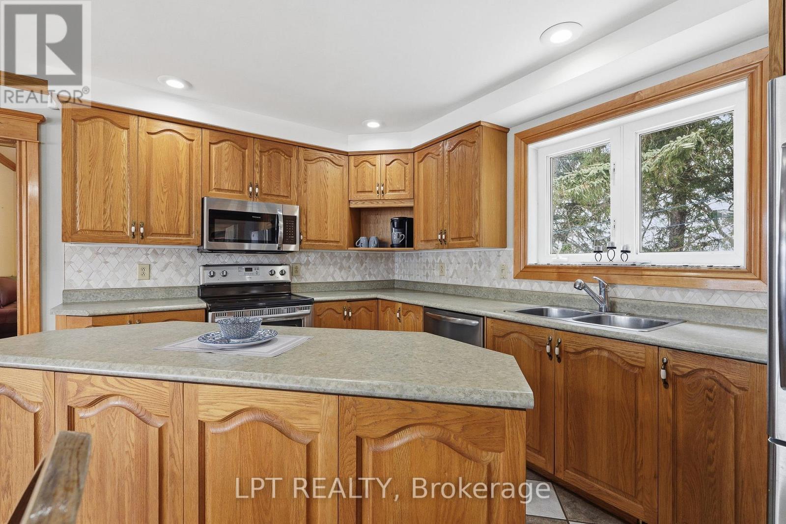 6671 County Road 10 Road, The Nation, ON - Indoor Photo Showing Kitchen With Double Sink
