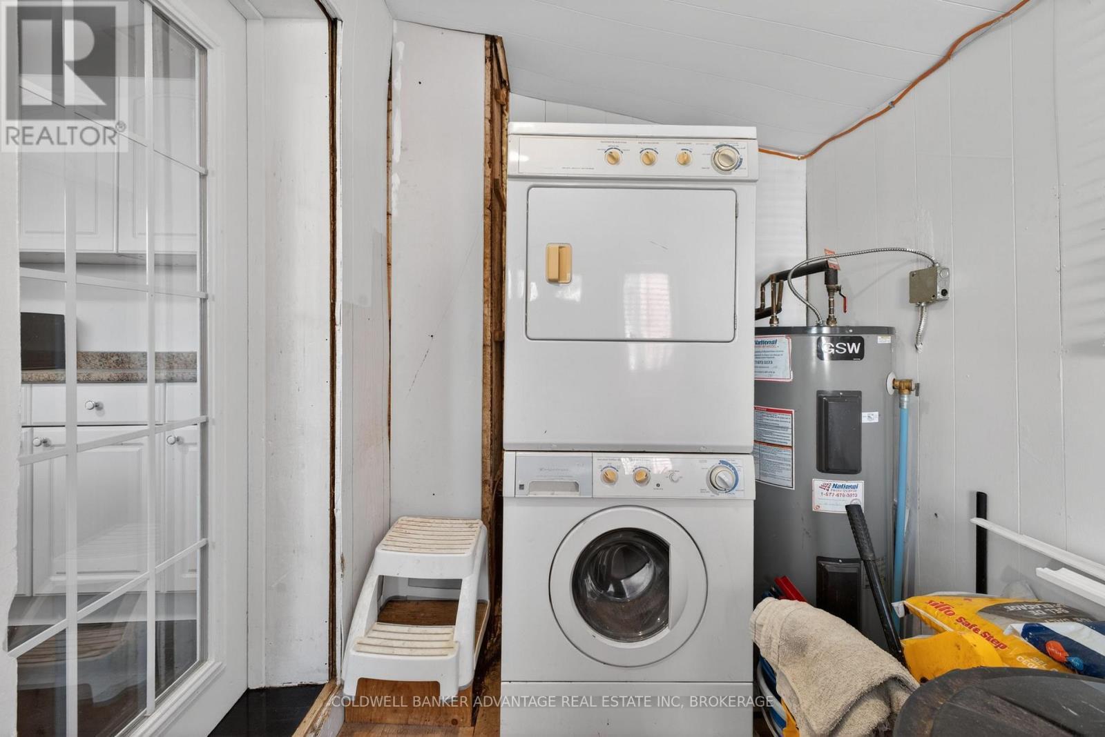 laundry/mudroom - 614 Waterloo Street, Hamilton (Parkview), ON - Indoor Photo Showing Laundry Room