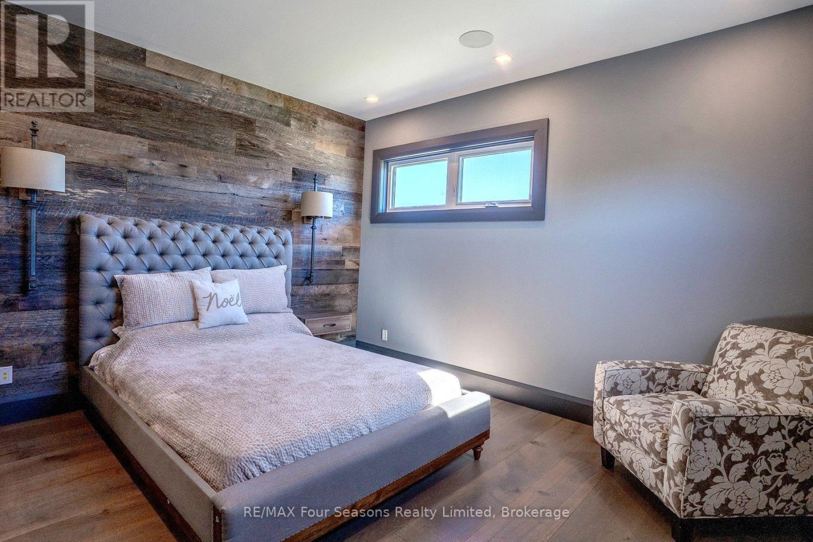 MAIN LEVEL 3RD BEDROOM - 116 Arnot Crescent, Blue Mountains, ON - Indoor Photo Showing Bedroom