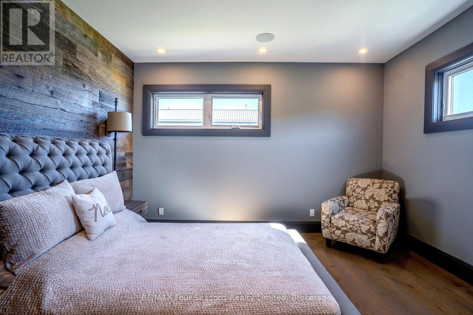 MAIN LEVEL 3RD BEDROOM - 116 Arnot Crescent, Blue Mountains, ON - Indoor Photo Showing Bedroom