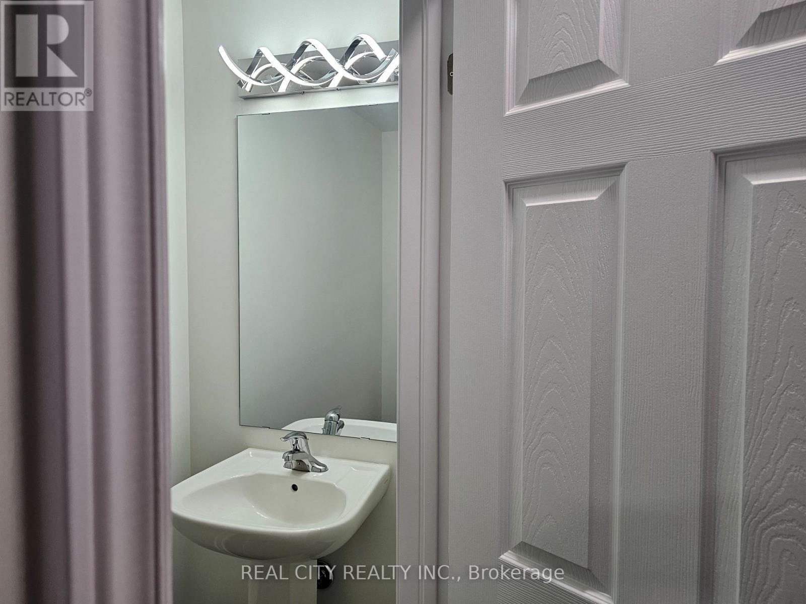 2873 Whites Road, Pickering, ON - Indoor Photo Showing Bathroom