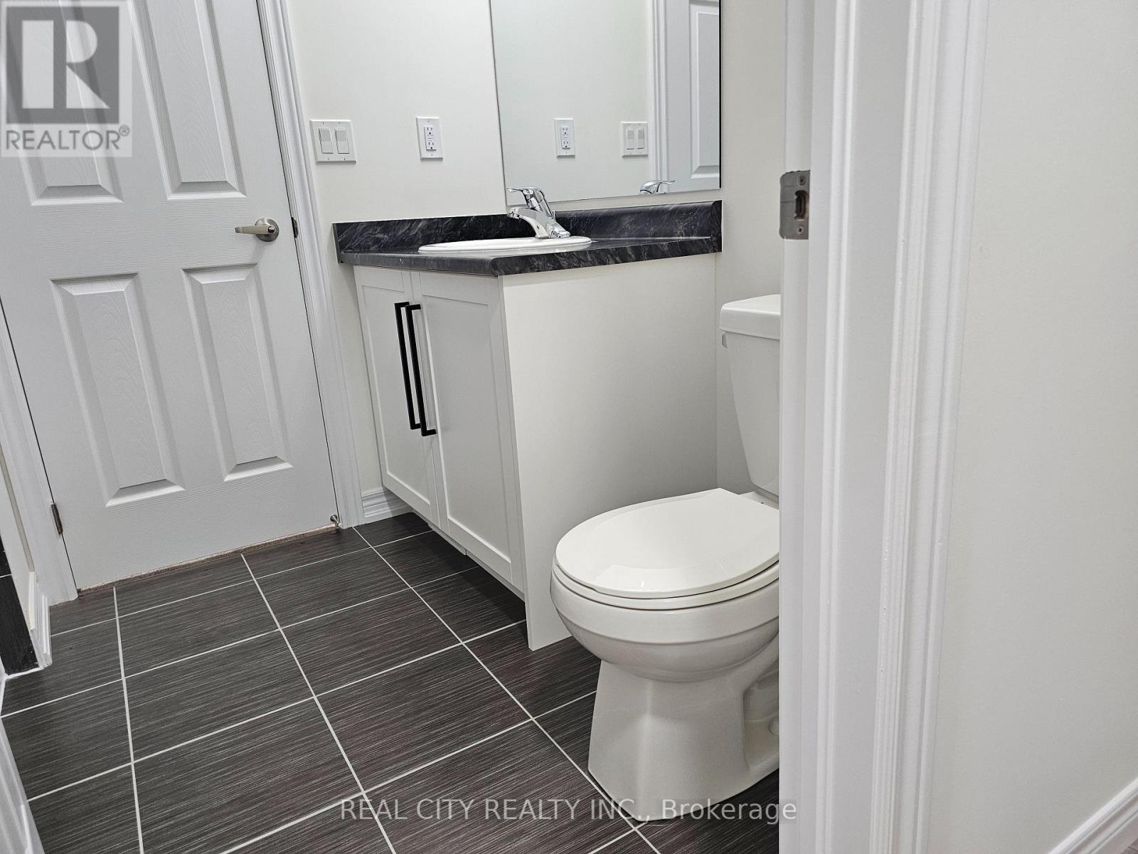 2873 Whites Road, Pickering, ON - Indoor Photo Showing Bathroom