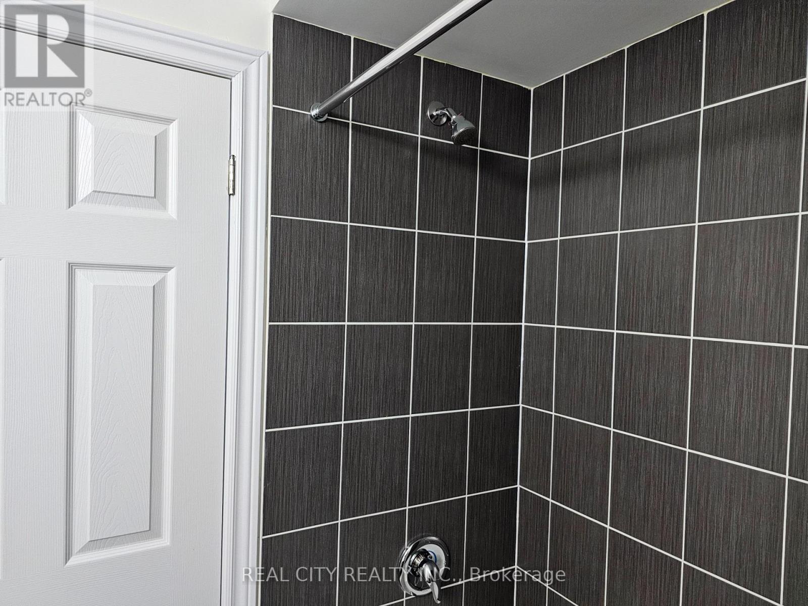 2873 Whites Road, Pickering, ON - Indoor