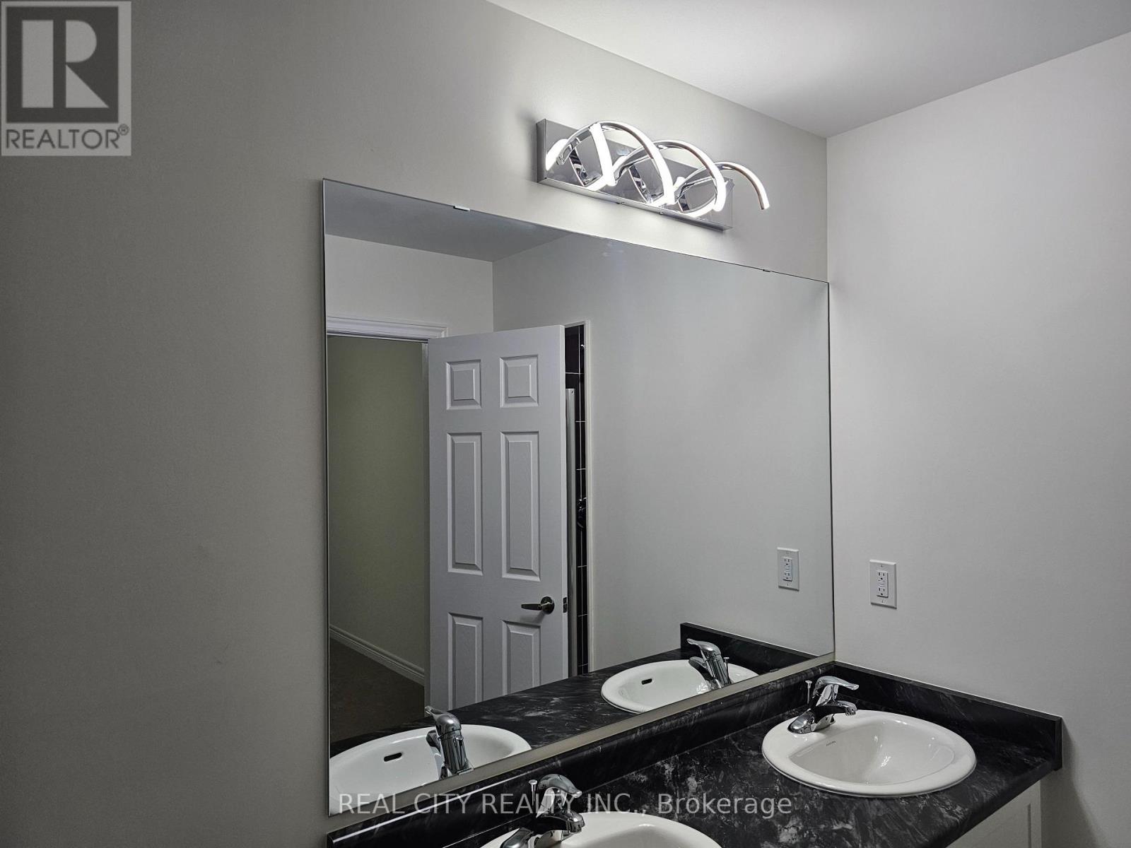 2873 Whites Road, Pickering, ON - Indoor Photo Showing Bathroom