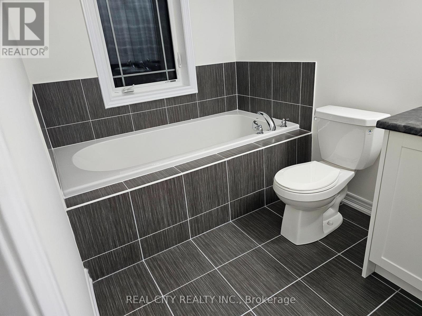 2873 Whites Road, Pickering, ON - Indoor Photo Showing Bathroom
