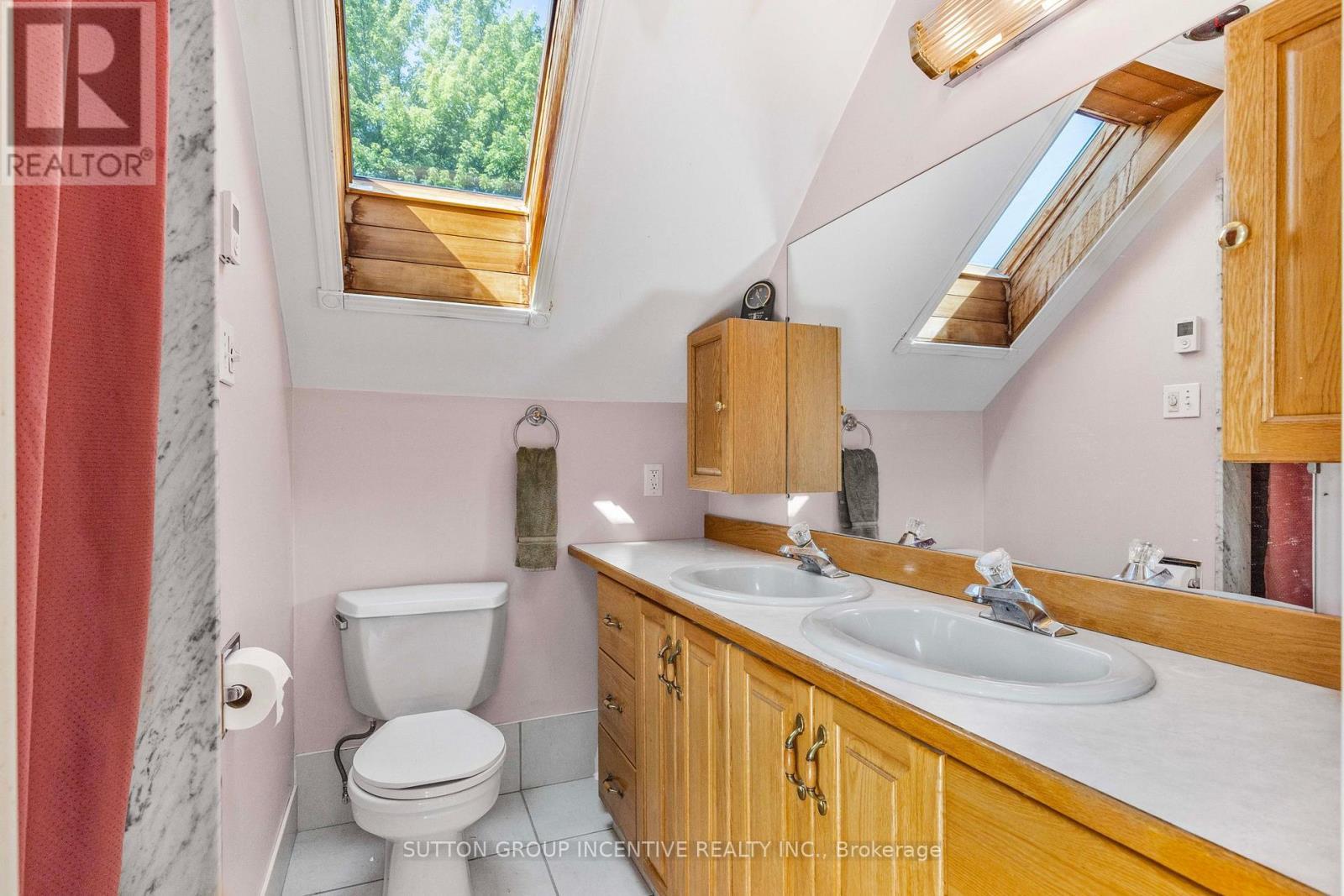 149 Blake Street, Barrie, ON - Indoor Photo Showing Bathroom