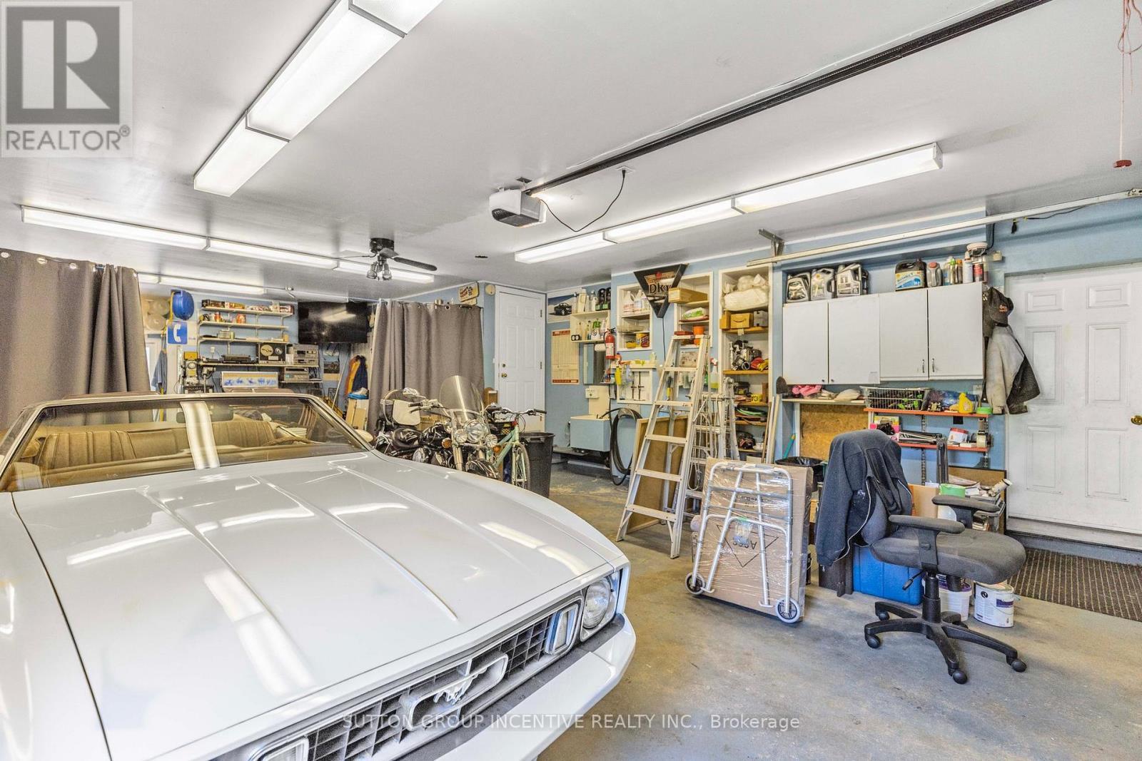149 Blake Street, Barrie, ON - Indoor Photo Showing Garage
