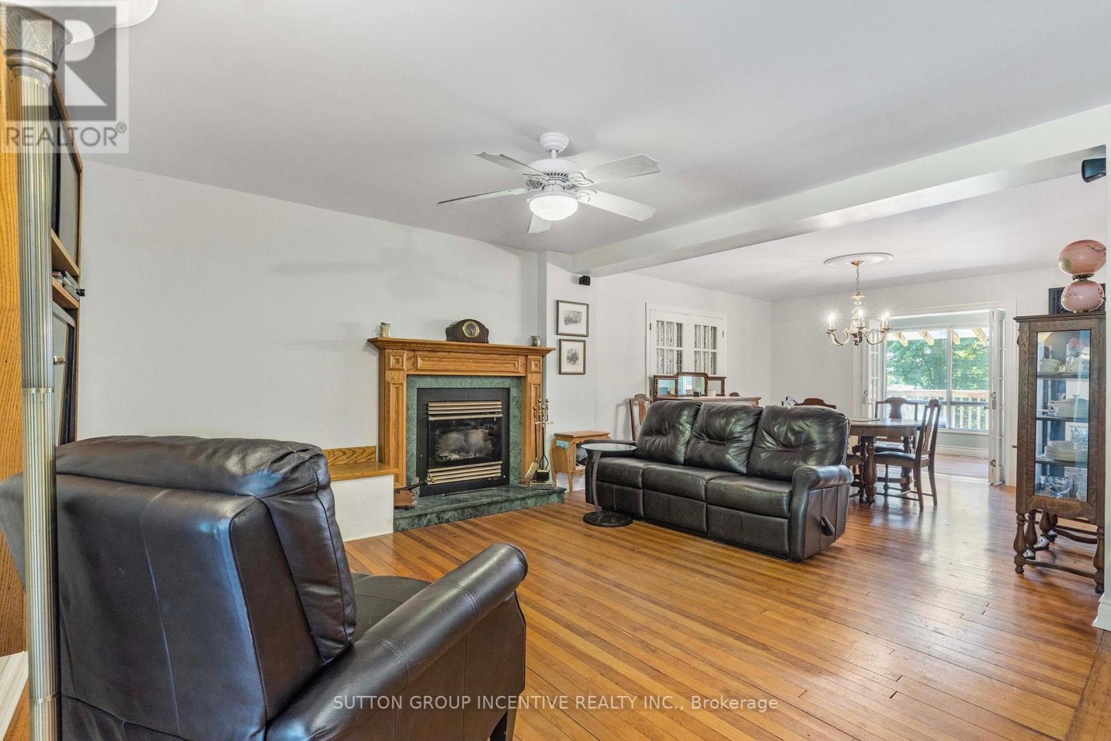 149 Blake Street, Barrie, ON - Indoor Photo Showing Living Room With Fireplace