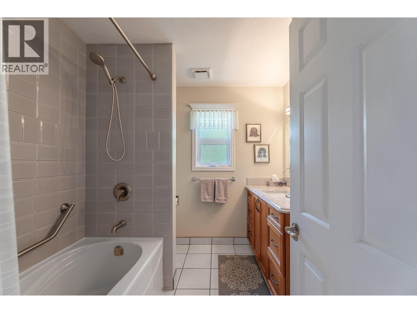 129 Sumac Ridge Drive, Summerland, BC - Indoor Photo Showing Bathroom