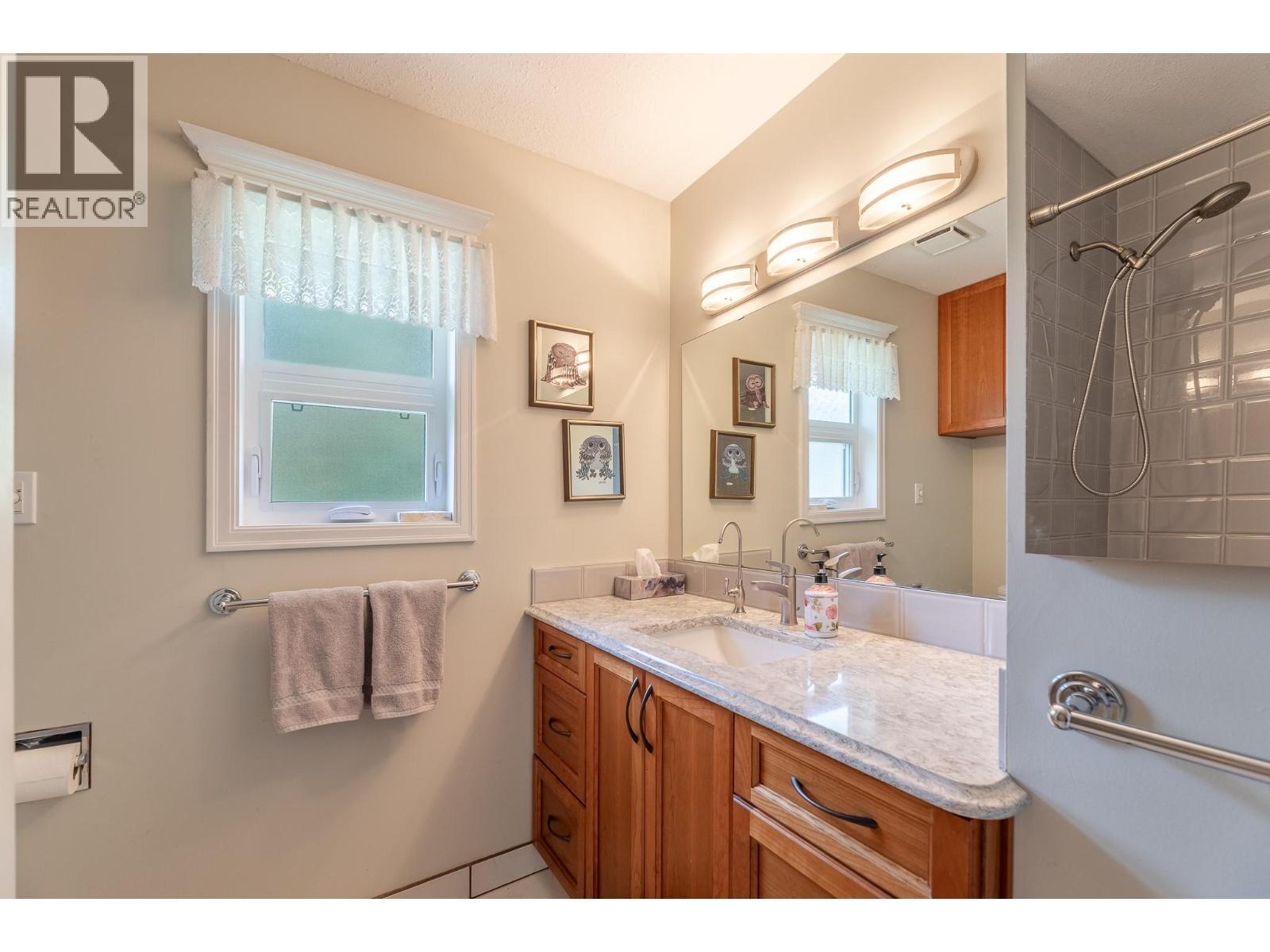 129 Sumac Ridge Drive, Summerland, BC - Indoor Photo Showing Bathroom