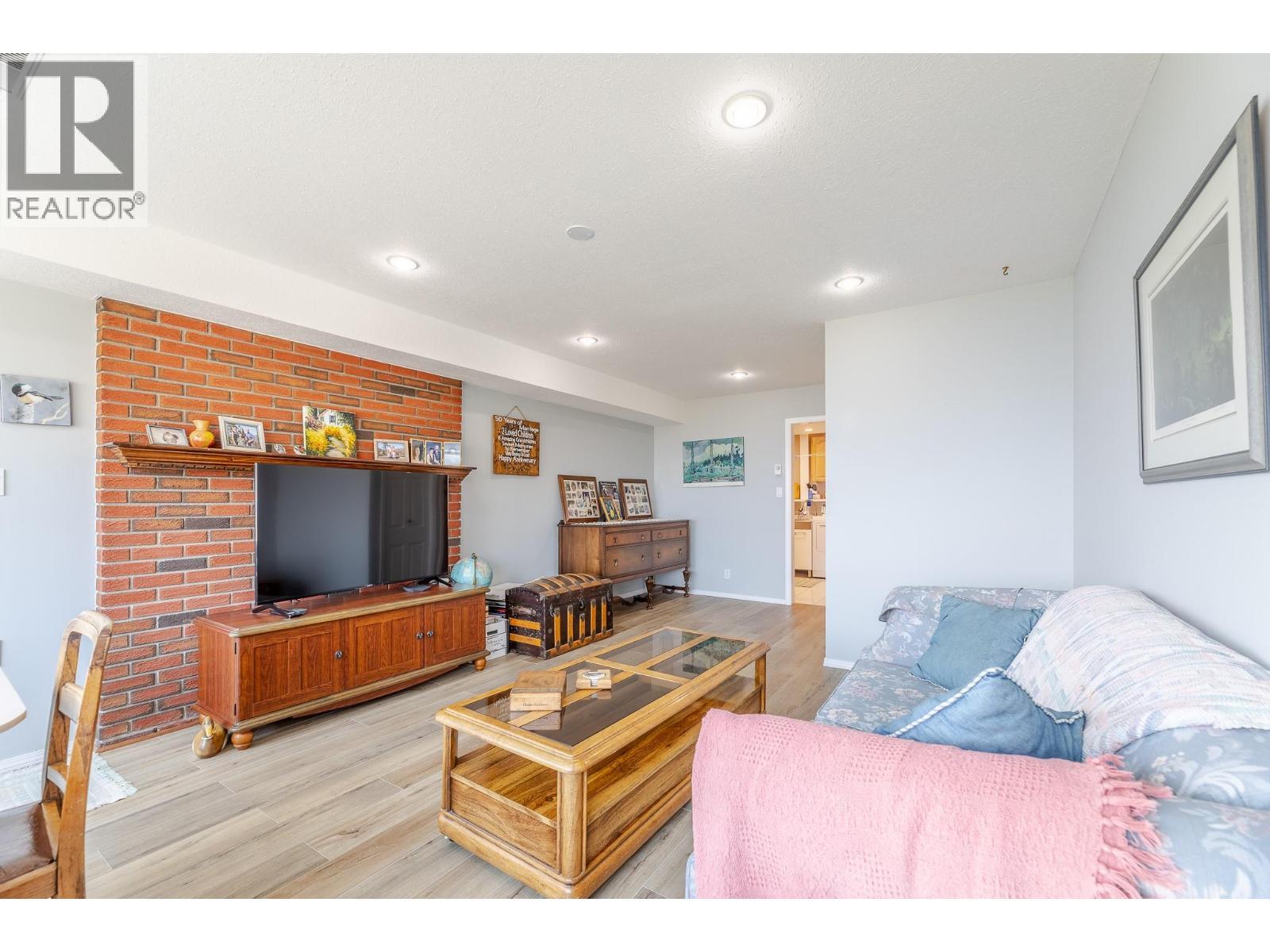 129 Sumac Ridge Drive, Summerland, BC - Indoor Photo Showing Living Room
