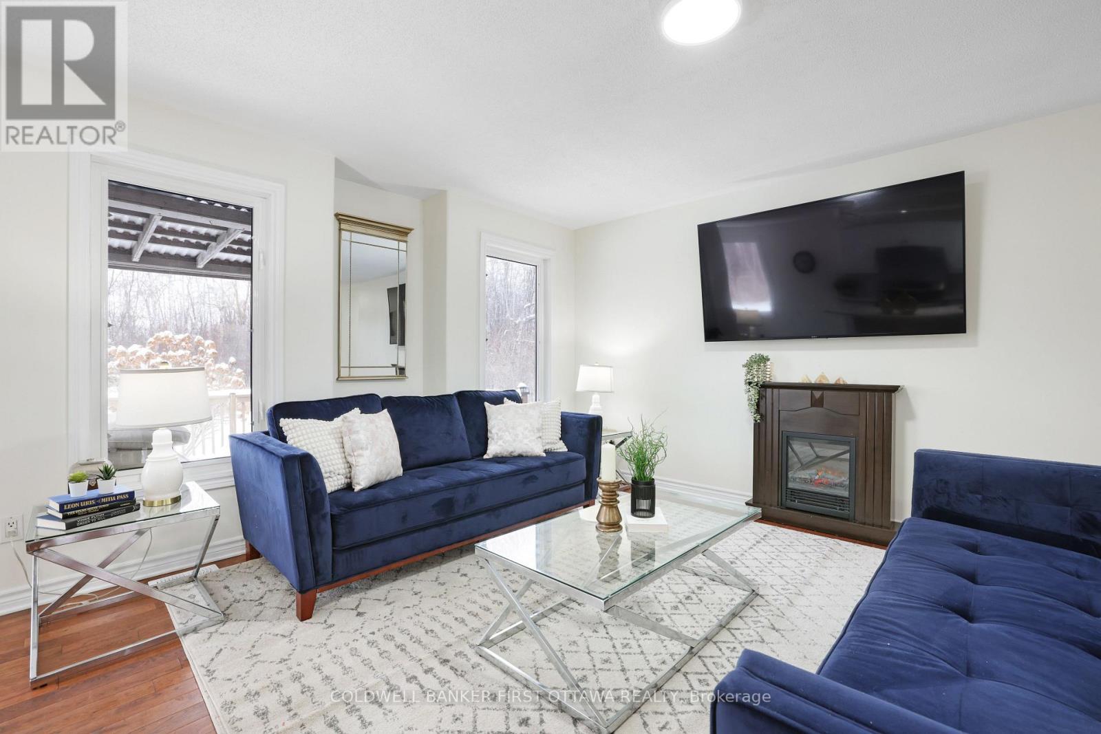 11 Rideau Crossing Crescent, North Grenville, ON - Indoor Photo Showing Living Room With Fireplace