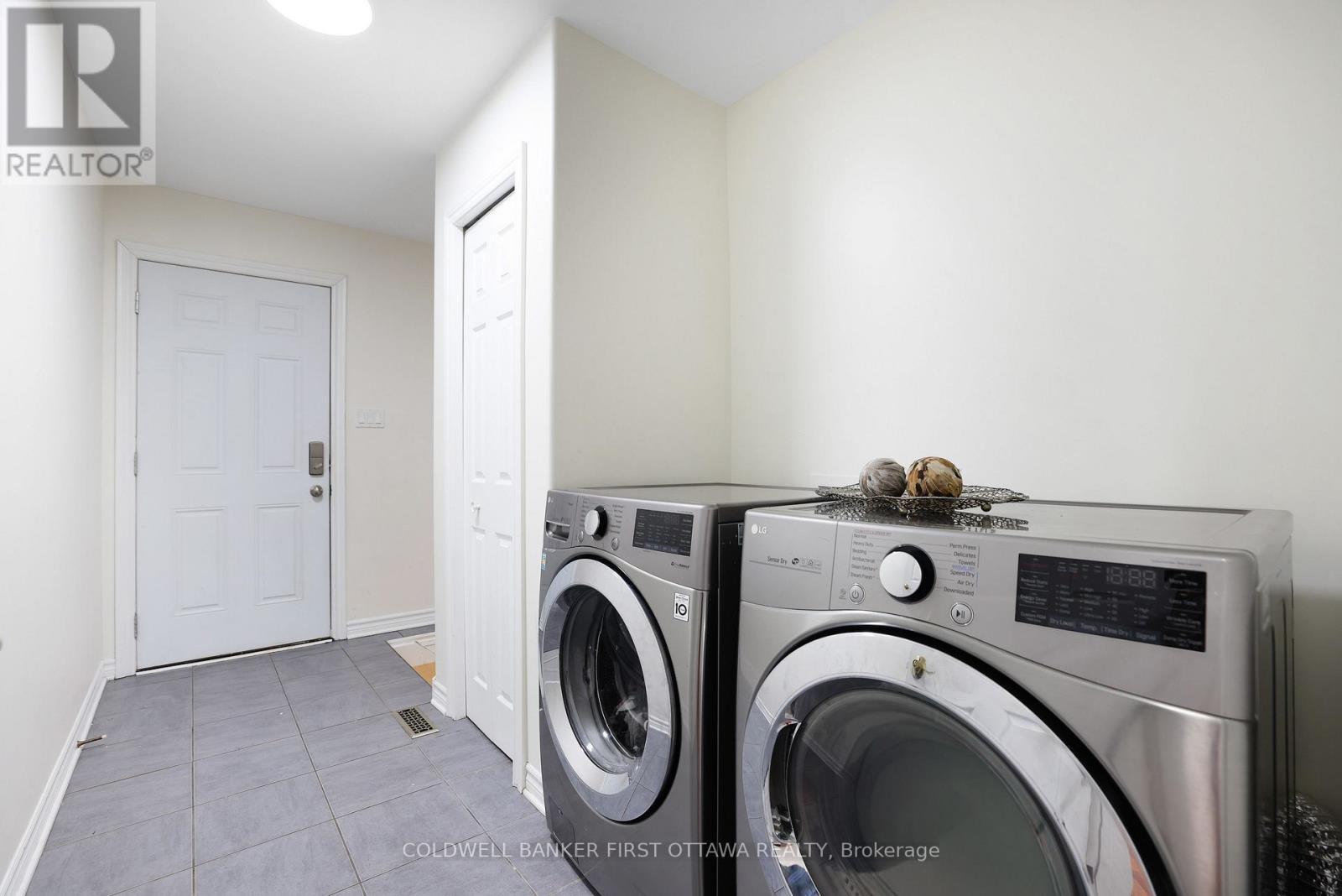 11 Rideau Crossing Crescent, North Grenville, ON - Indoor Photo Showing Laundry Room