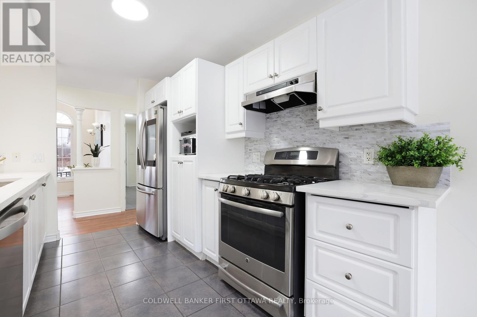 11 Rideau Crossing Crescent, North Grenville, ON - Indoor Photo Showing Kitchen