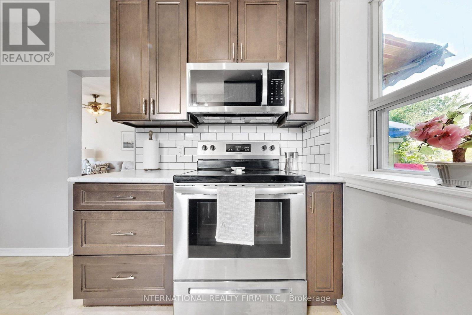 62 Porchester Drive, Toronto, ON - Indoor Photo Showing Kitchen
