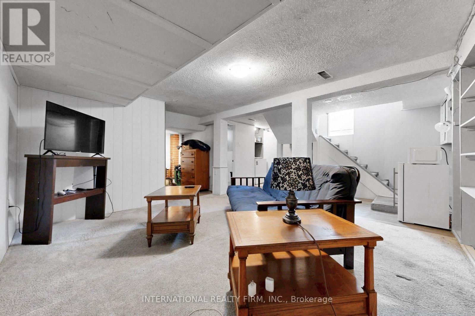 62 Porchester Drive, Toronto, ON - Indoor Photo Showing Living Room