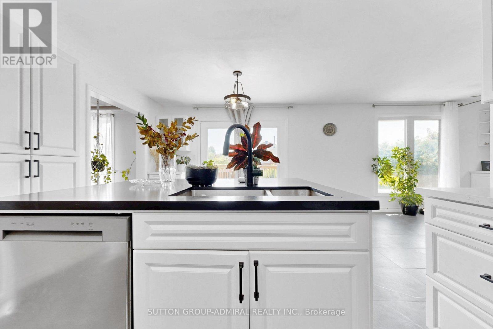 879 Peggoty Circle, Oshawa, ON - Indoor Photo Showing Kitchen
