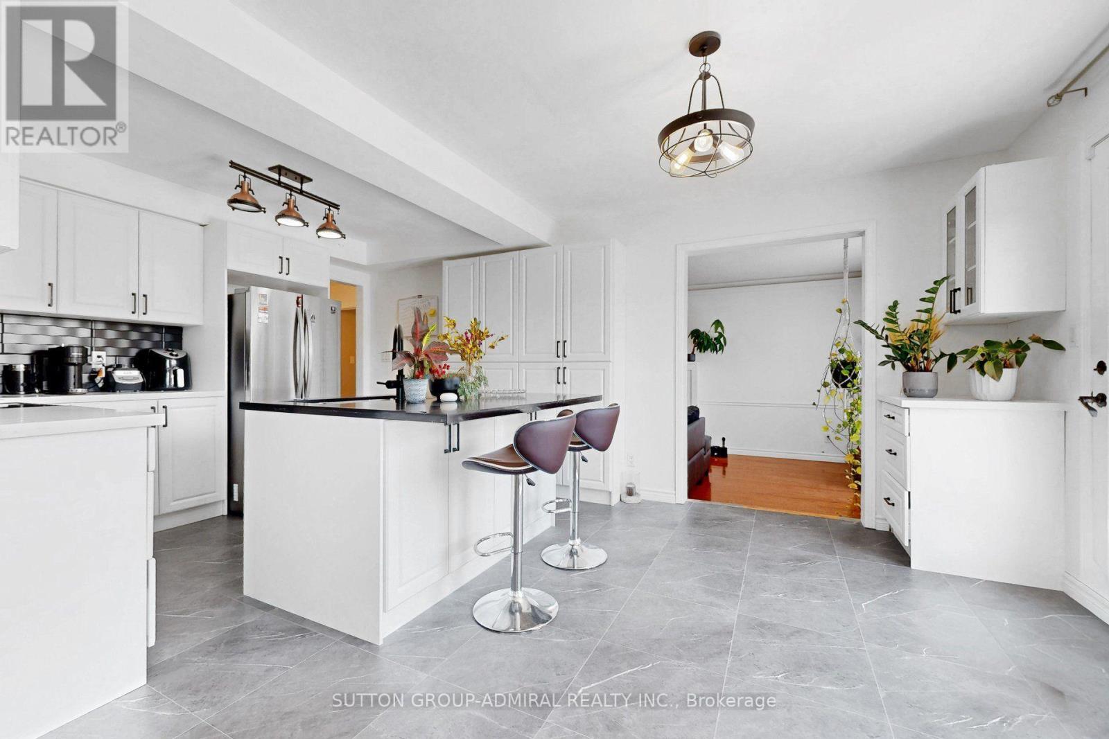 879 Peggoty Circle, Oshawa, ON - Indoor Photo Showing Kitchen