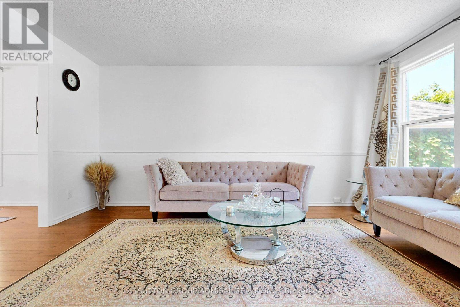 879 Peggoty Circle, Oshawa, ON - Indoor Photo Showing Living Room