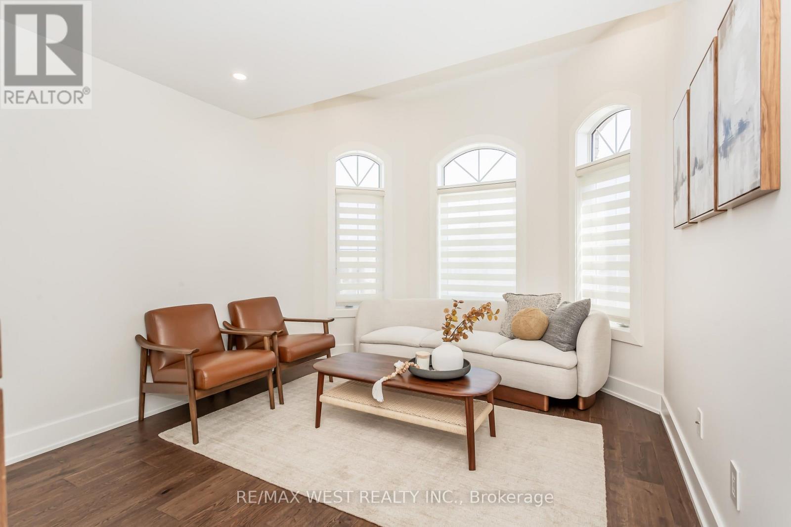 3437 Park Heights Way, Mississauga, ON - Indoor Photo Showing Living Room