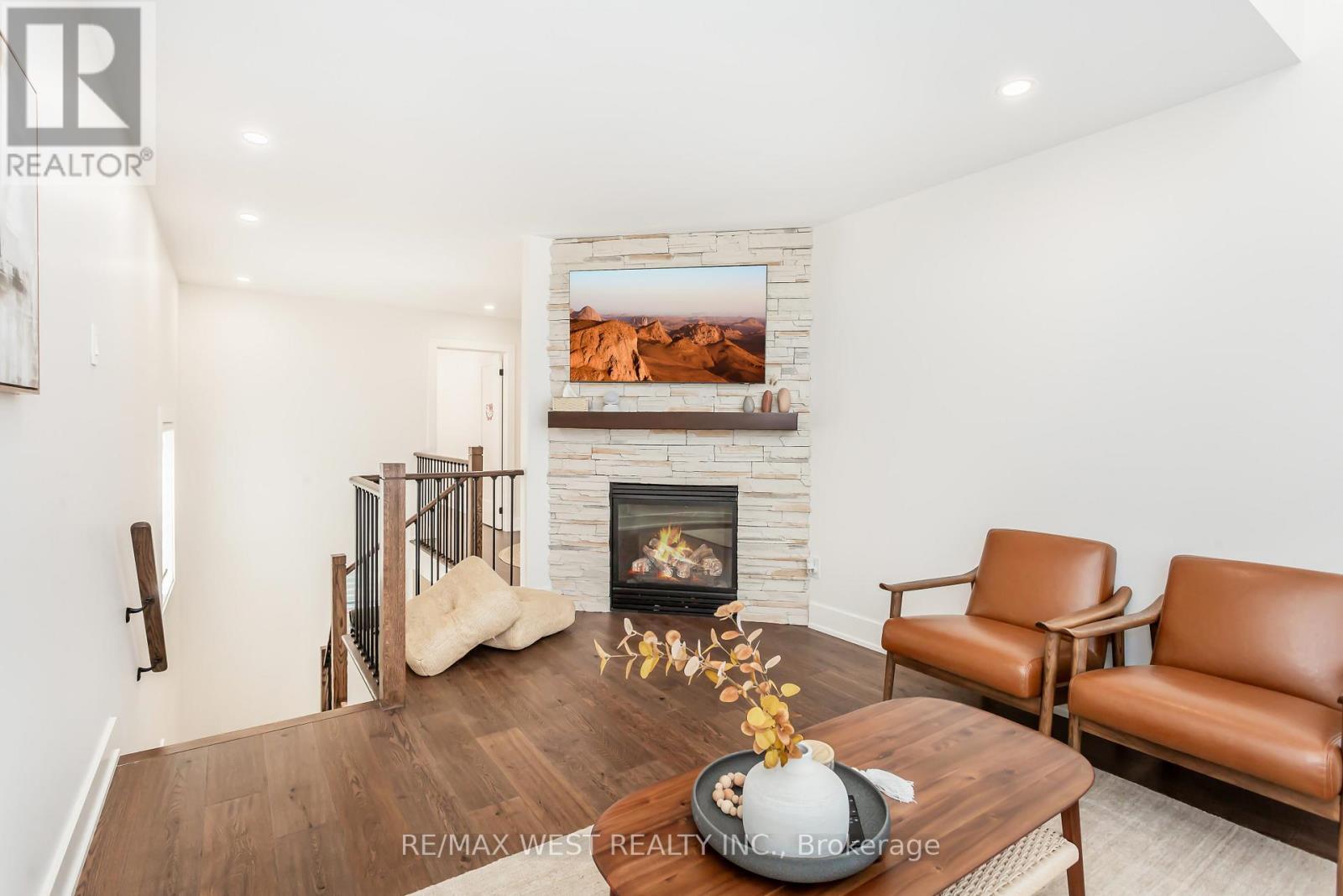 3437 Park Heights Way, Mississauga, ON - Indoor Photo Showing Living Room With Fireplace
