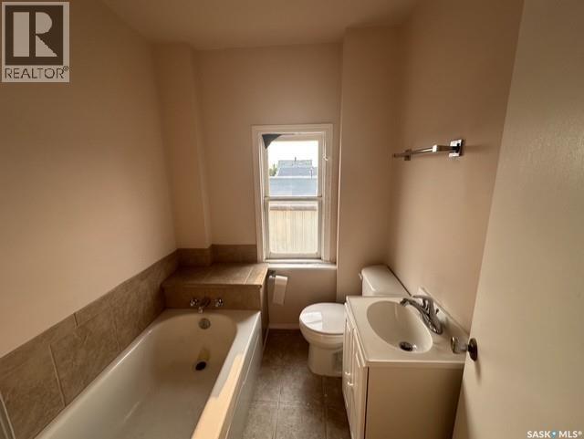 310 High Street W, Moose Jaw, SK - Indoor Photo Showing Bathroom