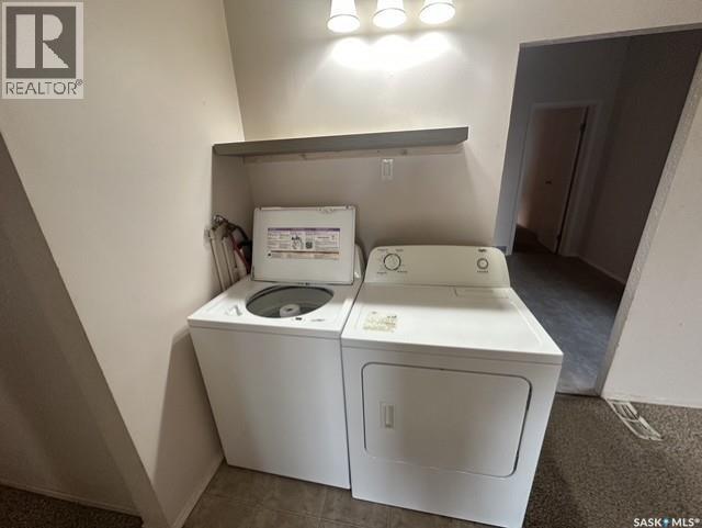 310 High Street W, Moose Jaw, SK - Indoor Photo Showing Laundry Room