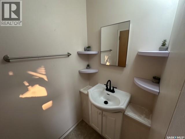 310 High Street W, Moose Jaw, SK - Indoor Photo Showing Bathroom