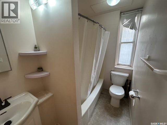 310 High Street W, Moose Jaw, SK - Indoor Photo Showing Bathroom